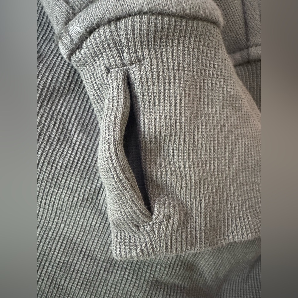 Lululemon scuba sweater size M/L excellent condition - Picture 10 of 10